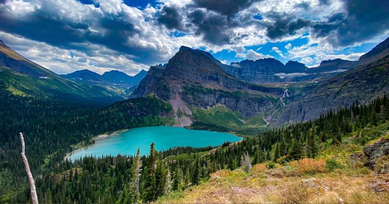 Breathtaking view of lake and mountains in Glacier National Park