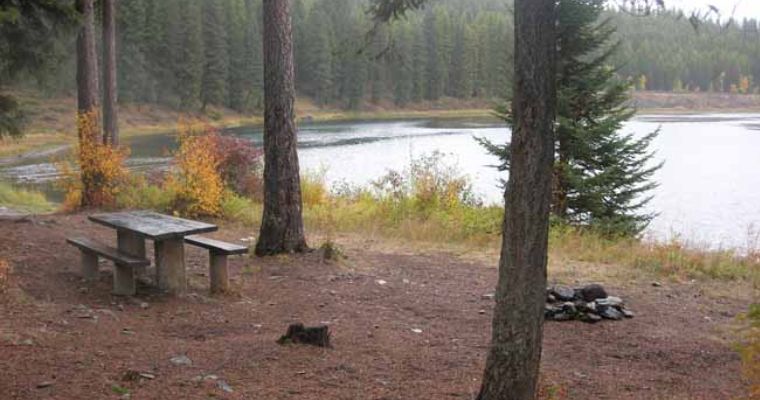 Camp site near the lake in the Upper Stillwater Lake Campground