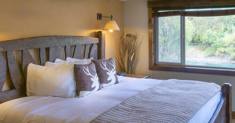 Inside the Duck Inn Lodge bedroom with eco-friendly interior design and relaxing ambience