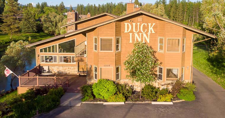 Front view of the Duck Inn Lodge near the river