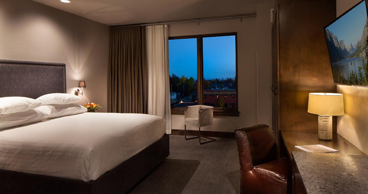 The deluxe rooms in The Firebrand Hotel with relaxing ambience
